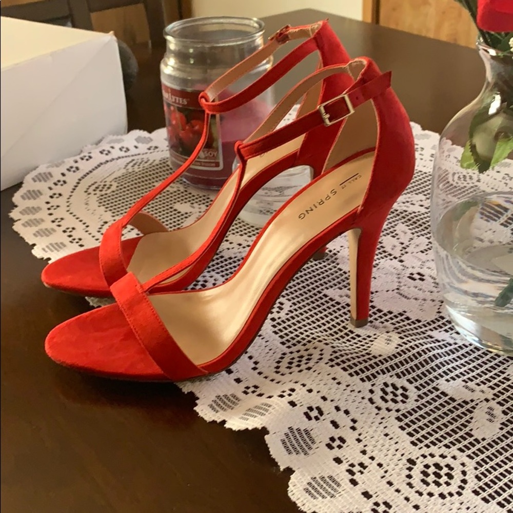 Red Call It Spring Heals - Picture 2 of 5